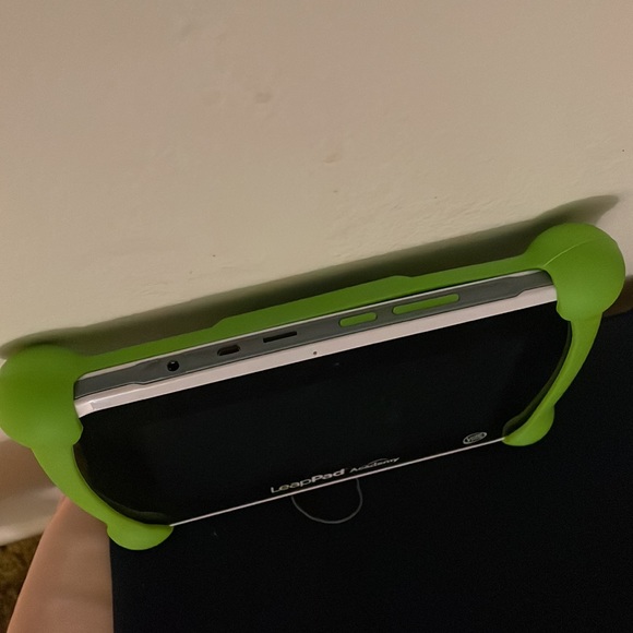 White & Green Leapfrog Leappad 16GB Tablet - Picture 4 of 5